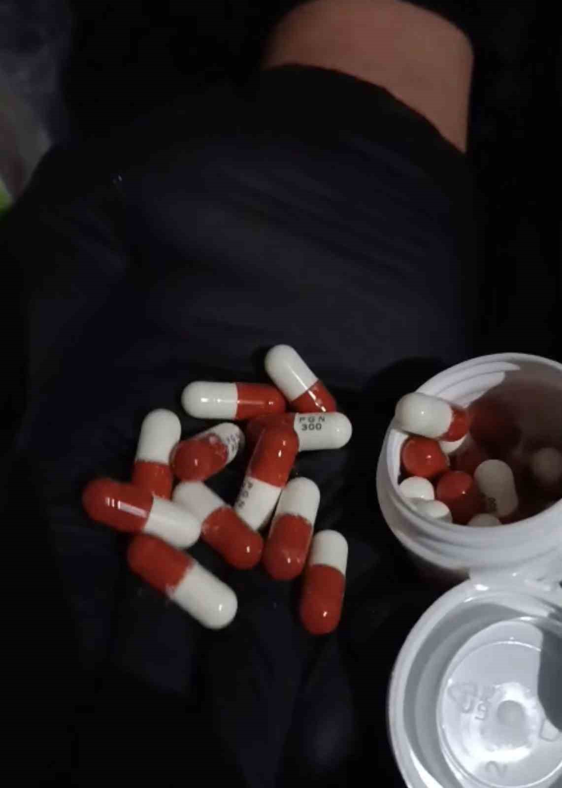 jandarma-motosiklet-cantasinda-7-bin-999-sentetik-ecza-hap-ele-gecirdi