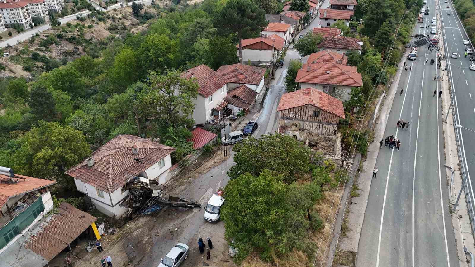 karabuk-bartin-yolunda-feci-kaza-2-olu
