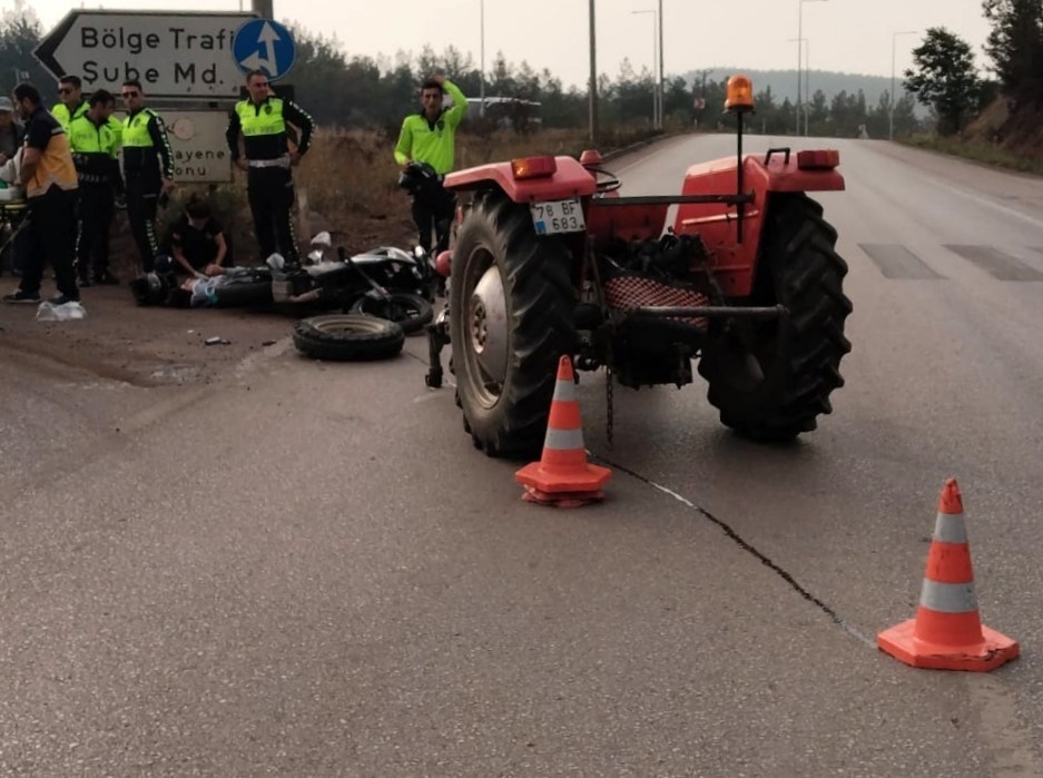 karabukte-motosiklet-ile-traktor-carpisti-2-yarali