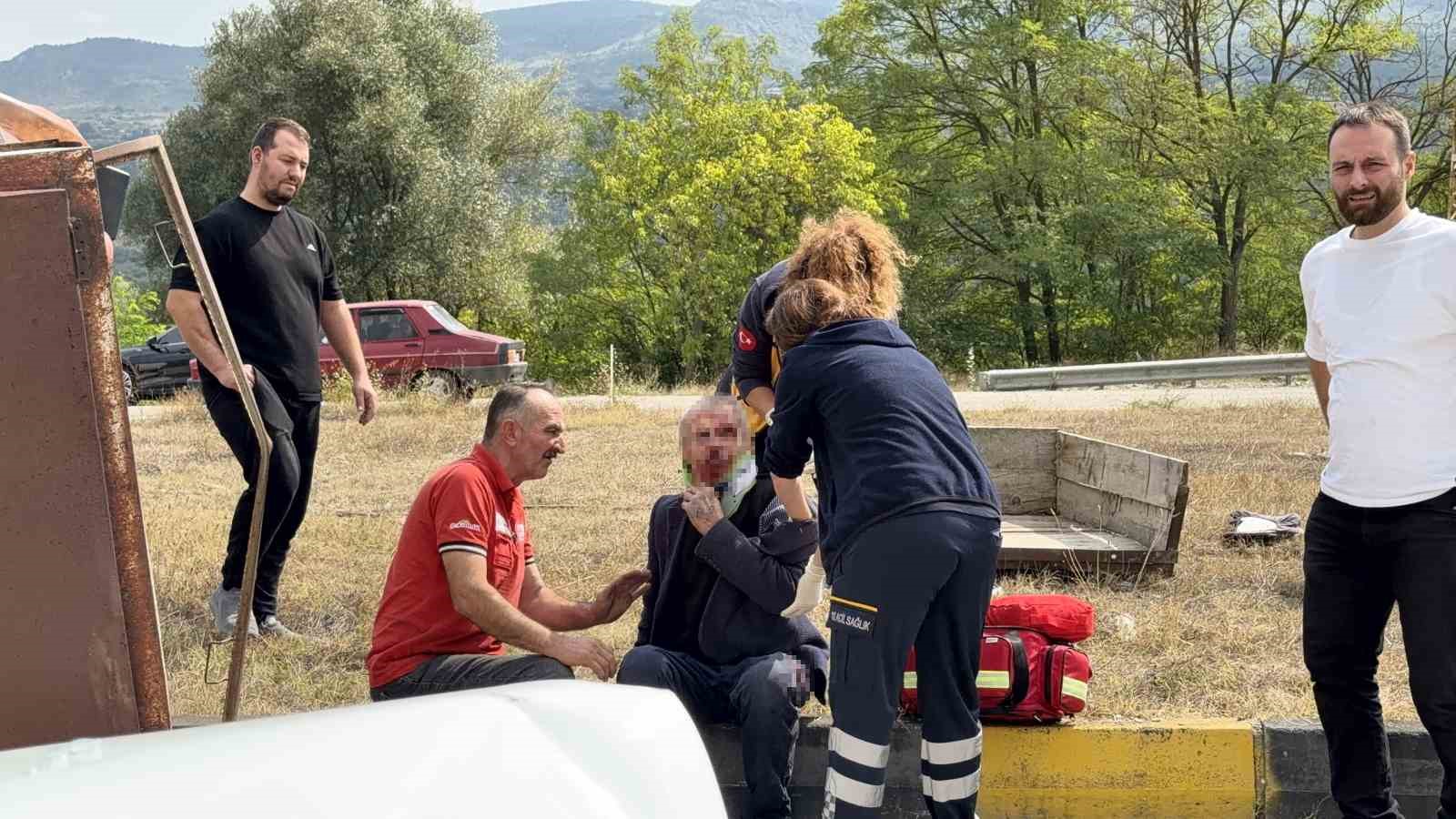 kastamonuda-hafif-ticari-arac-ile-traktor-carpisti-1-yarali