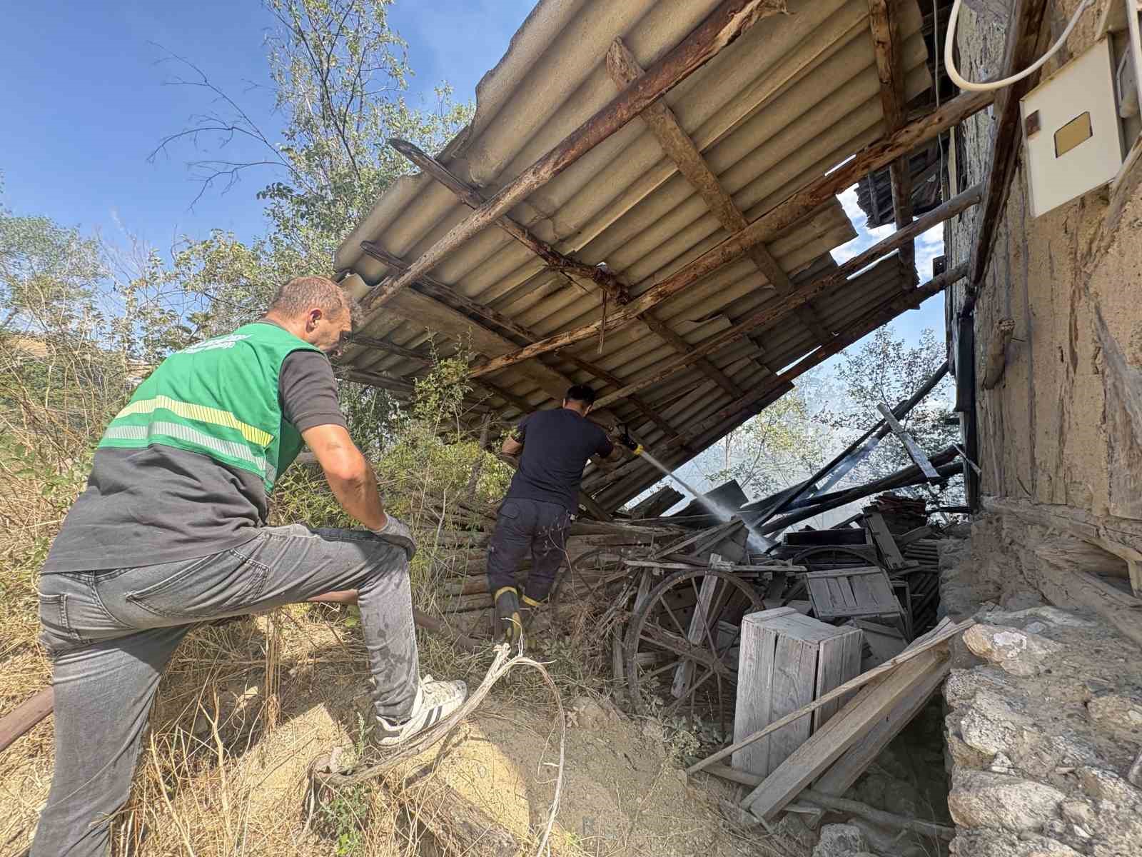 kastamonuda-ortu-yangini-bag-evlerini-kule-ceviriyordu