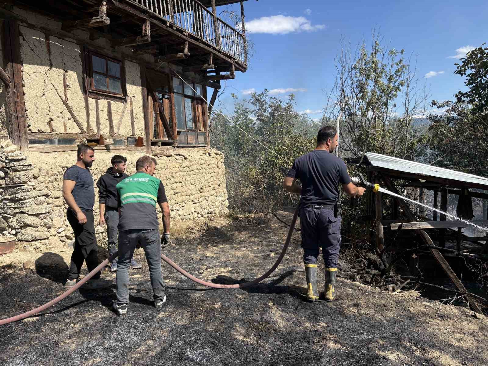 kastamonuda-ortu-yangini-bag-evlerini-kule-ceviriyordu