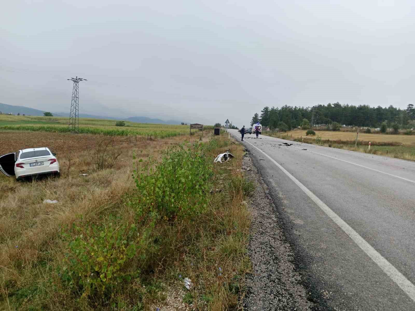 kastamonuda-otomobiller-kafa-kafaya-carpisti-5-yarali