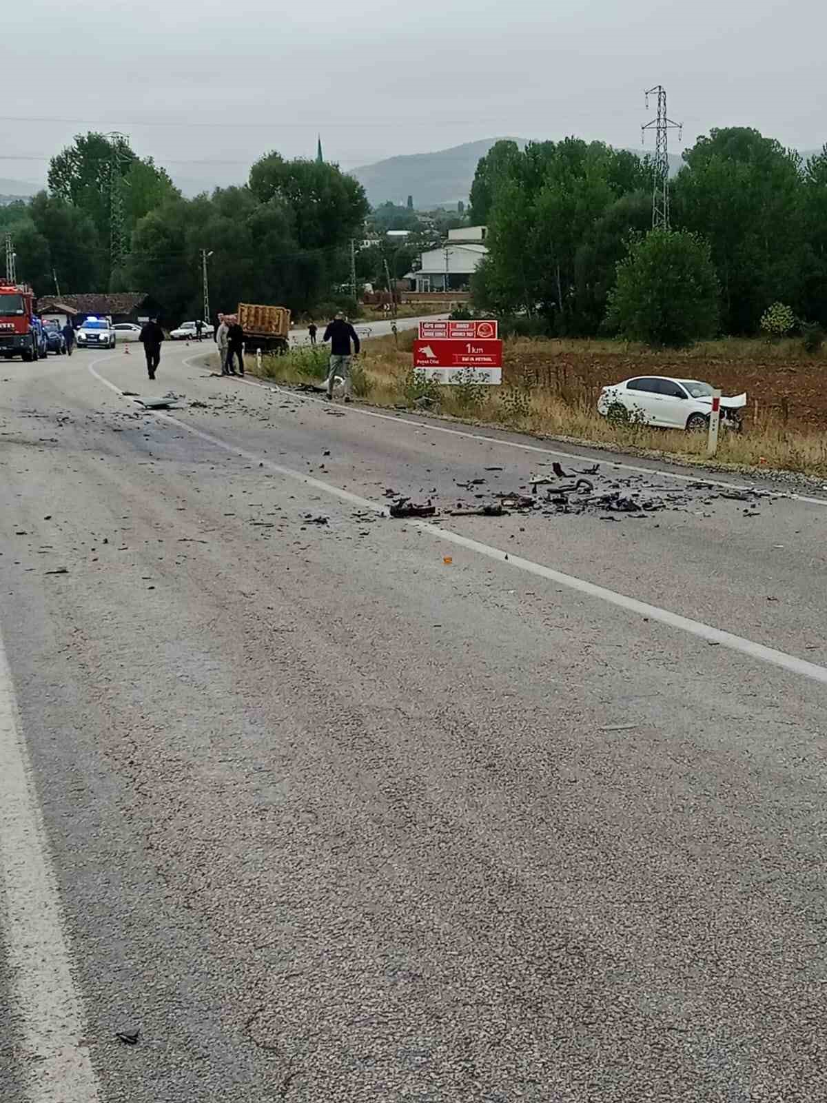 kastamonuda-otomobiller-kafa-kafaya-carpisti-5-yarali