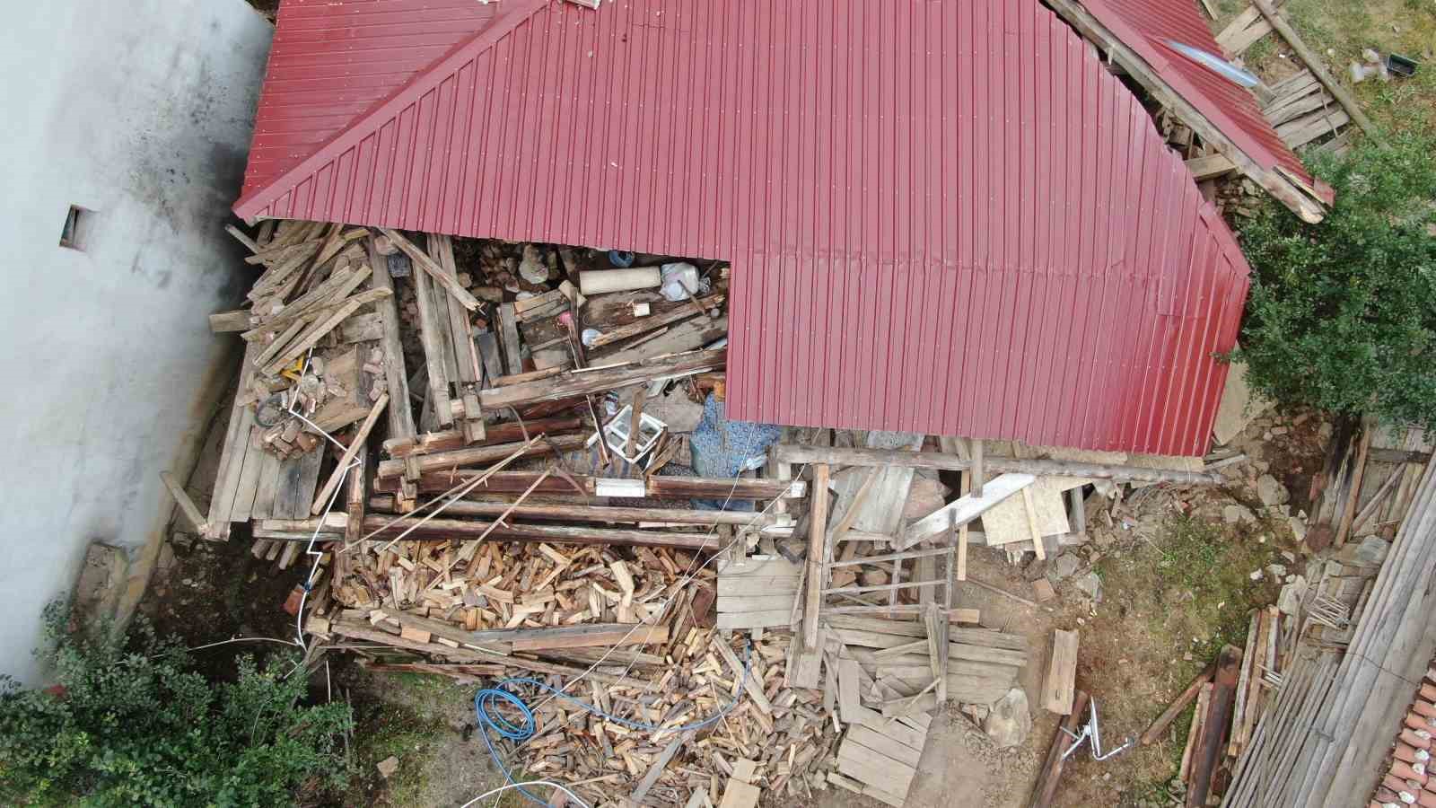 kastamonuda-tadilat-yapilan-koy-evi-coktu-iceride-mahsur-kalarak-yaralanan-5-kisi-kurtarildi