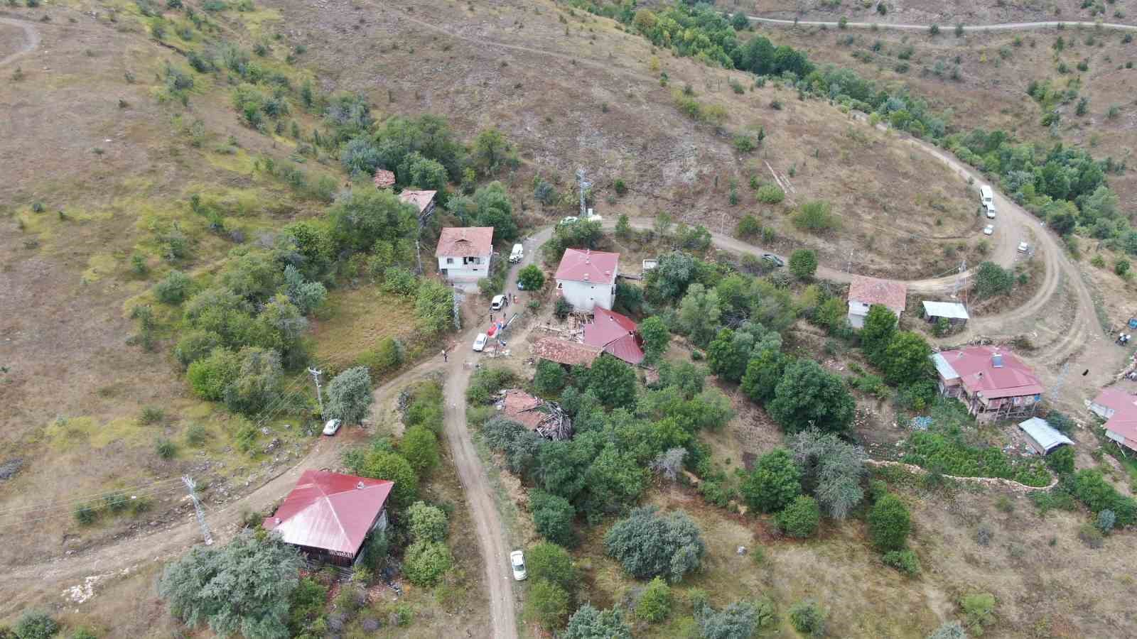 kastamonuda-tadilat-yapilan-koy-evi-coktu-iceride-mahsur-kalarak-yaralanan-5-kisi-kurtarildi