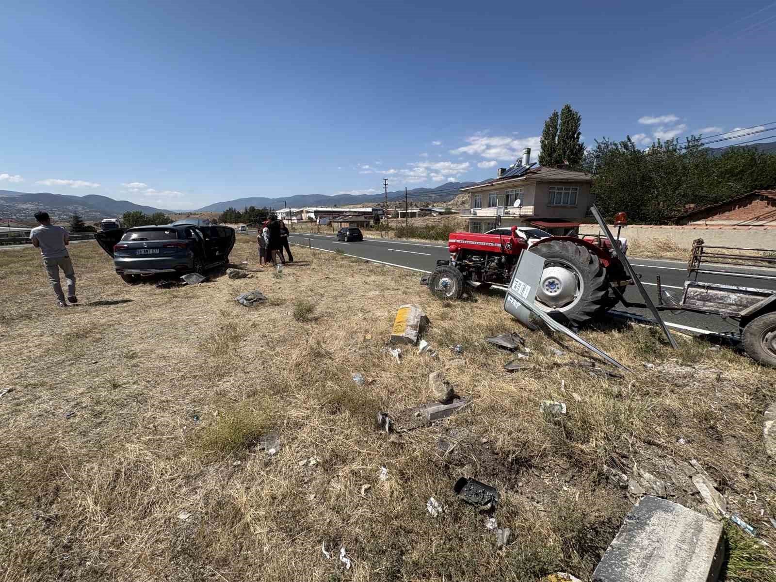 kastamonuda-traktor-ile-otomobil-carpisti-9-yarali