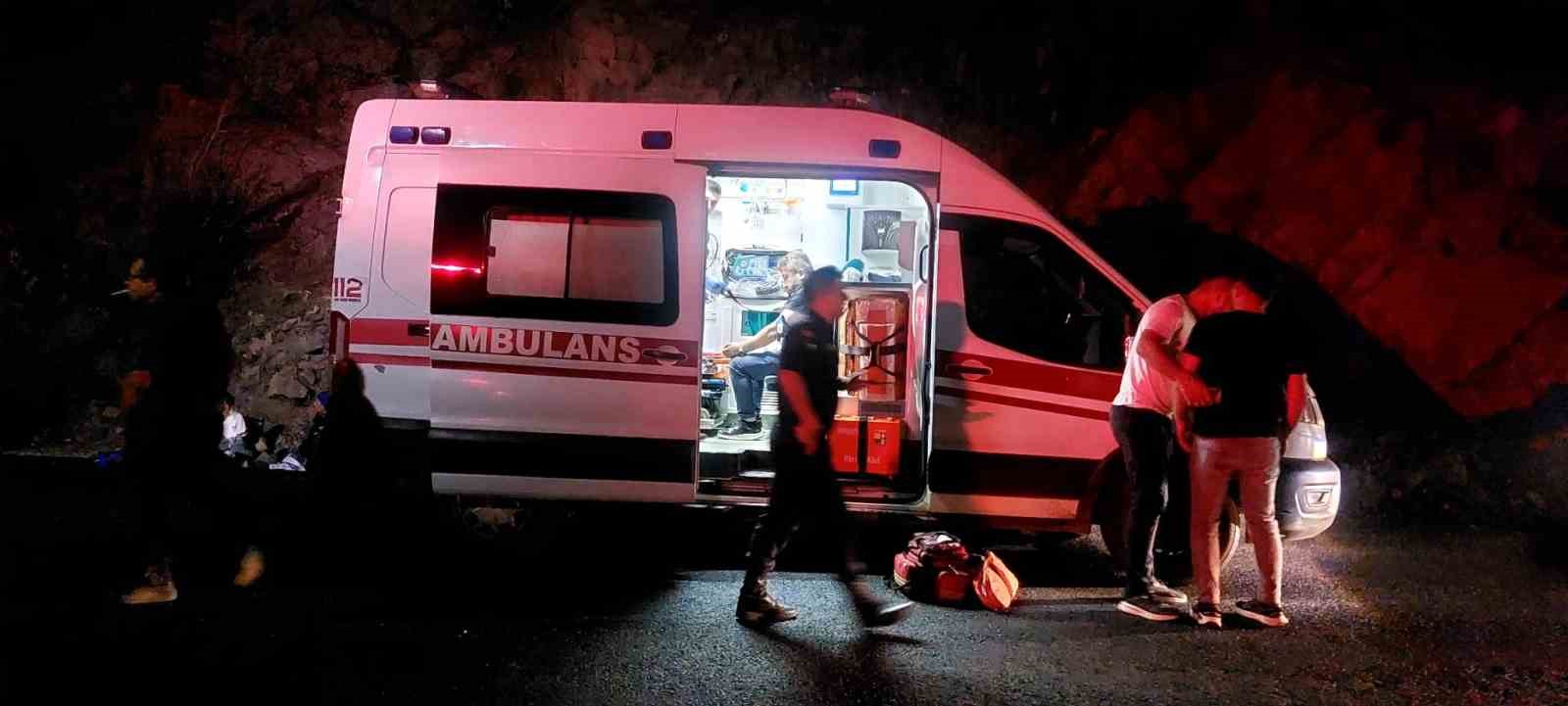 mevsimlik-findik-iscilerini-tasiyan-minibus-ile-kamyonet-carpisti-yaralilar-var