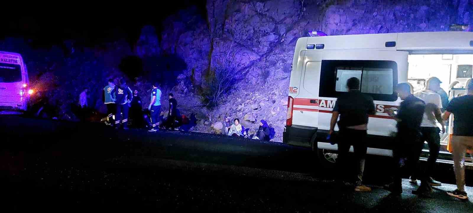 mevsimlik-findik-iscilerini-tasiyan-minibus-ile-kamyonet-carpisti-yaralilar-var