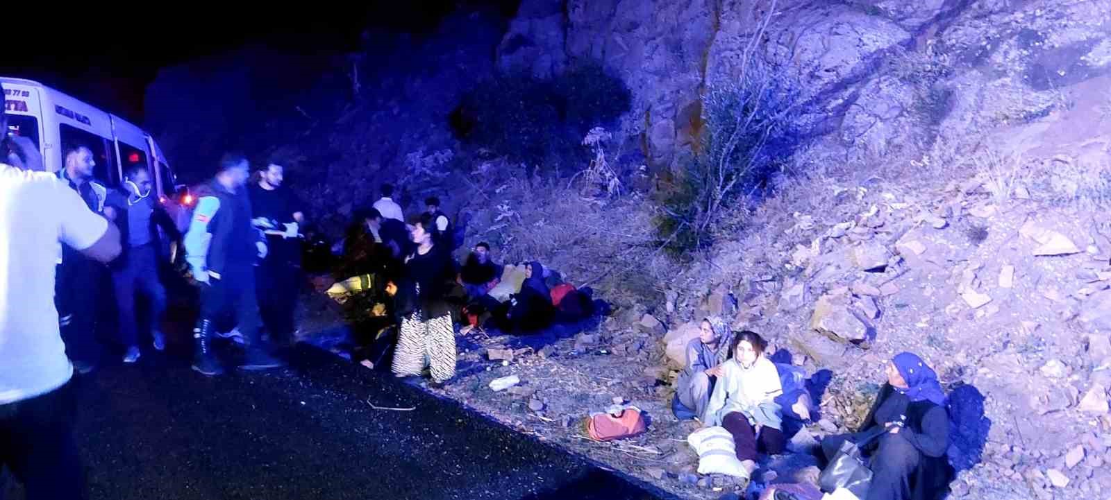 mevsimlik-findik-iscilerini-tasiyan-minibus-ile-kamyonet-carpisti-yaralilar-var