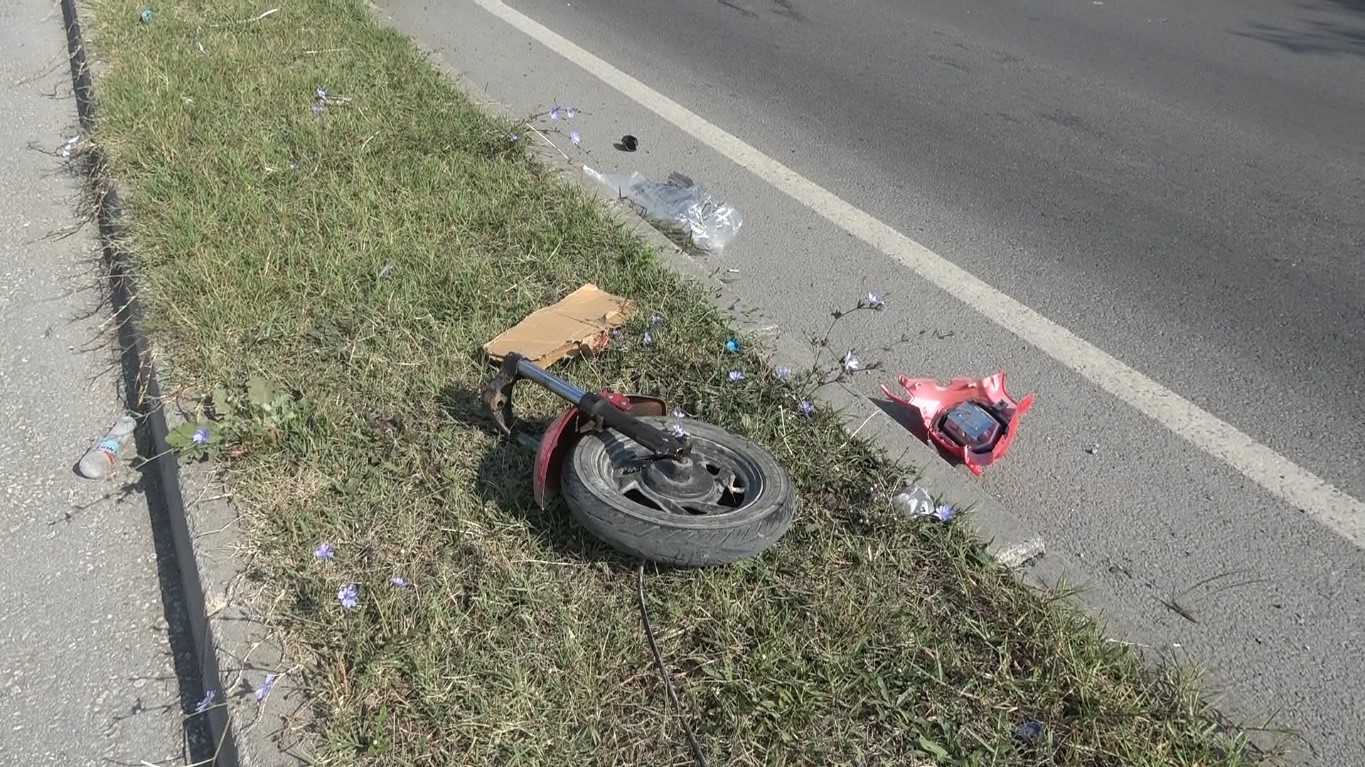 motosiklet-ile-elektrikli-bisiklet-carpisti-2-yarali