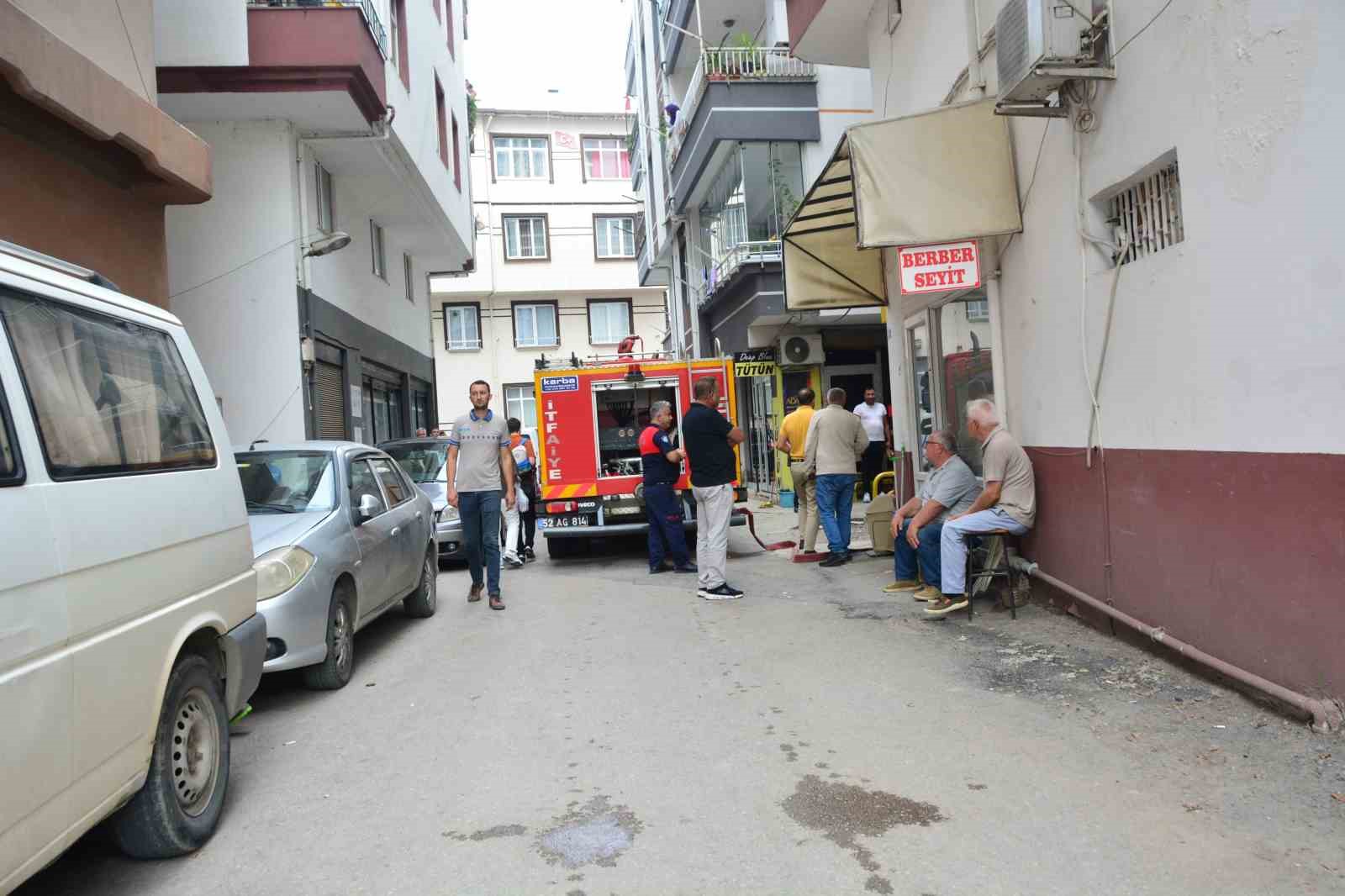 ocakta-unutulan-yemek-panige-neden-oldu-1-kisi-dumandan-etkilendi