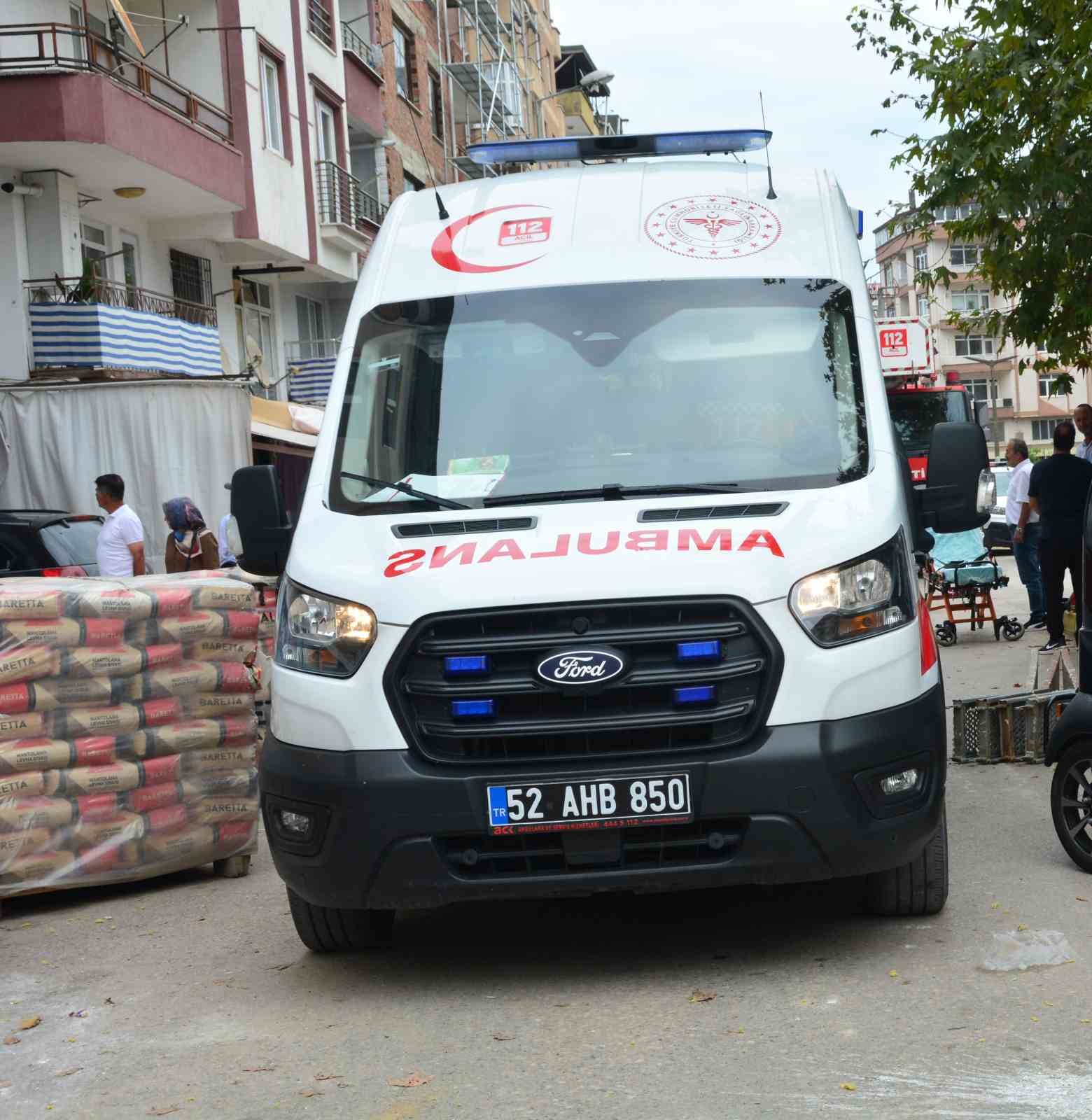 ocakta-unutulan-yemek-panige-neden-oldu-1-kisi-dumandan-etkilendi