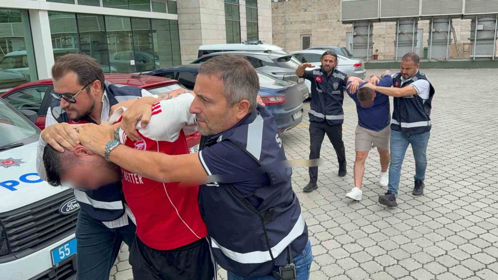 oldurmeye-tesebbusten-15-yil-hapis-cezasiyla-aranan-hukumlu-saklandigi-evde-silahlarla-yakalandi