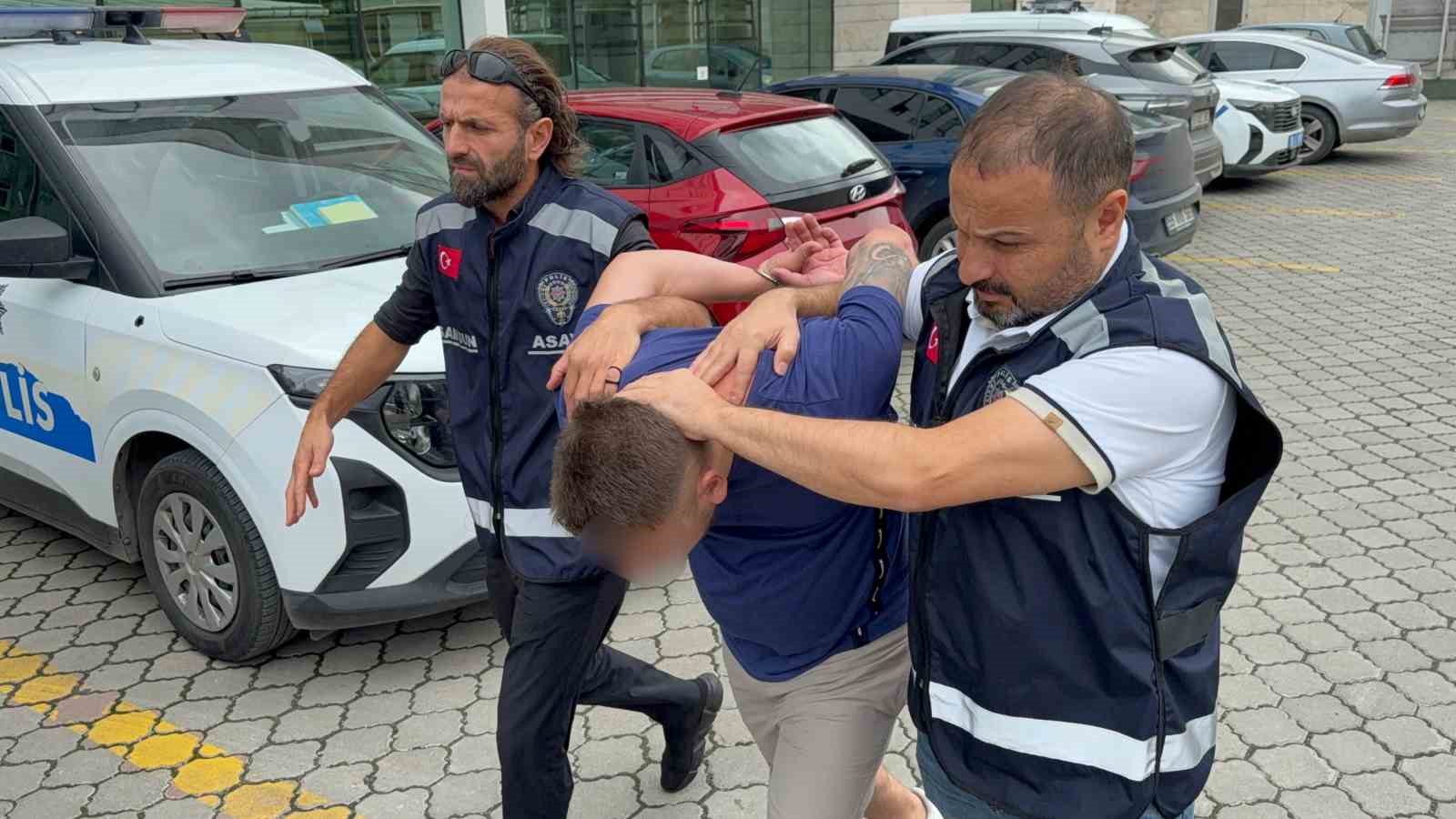 oldurmeye-tesebbusten-15-yil-hapis-cezasiyla-aranan-hukumlu-saklandigi-evde-silahlarla-yakalandi