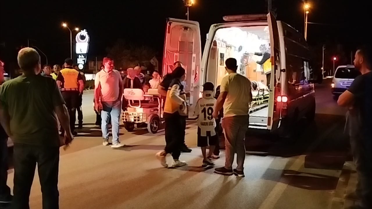 otomobil-ile-elektrikli-motosiklet-carpisti-3-yarali