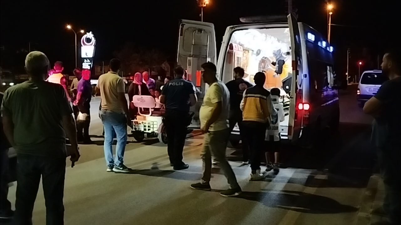 otomobil-ile-elektrikli-motosiklet-carpisti-3-yarali