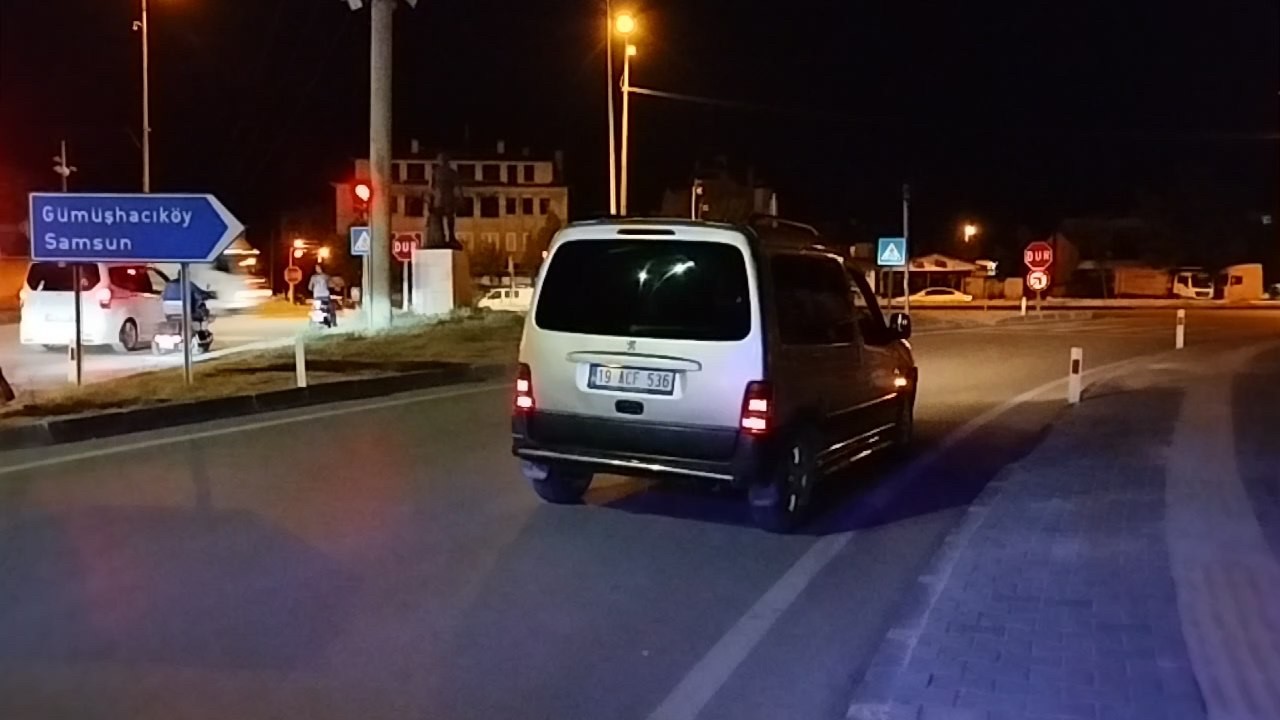 otomobil-ile-elektrikli-motosiklet-carpisti-3-yarali