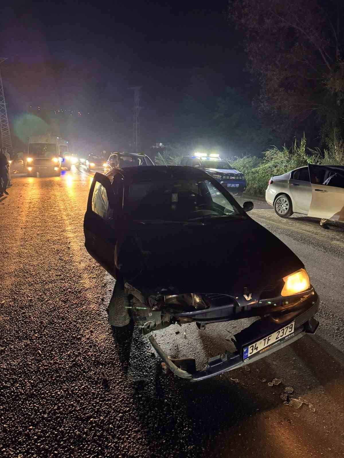 otomobil-ve-motorsiklet-kafa-kafaya-carpisti2-yarali