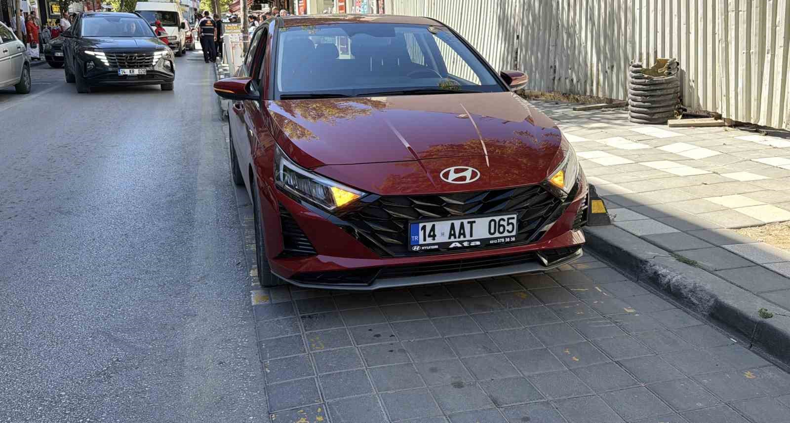 otomobile-carpmamak-icin-manevra-yapti-tas-dubaya-carpip-savruldu