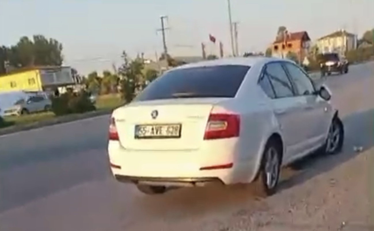 otomobilin-carptigi-elektrikli-bisiklet-surucusu-genc-kiz-hayatini-kaybetti