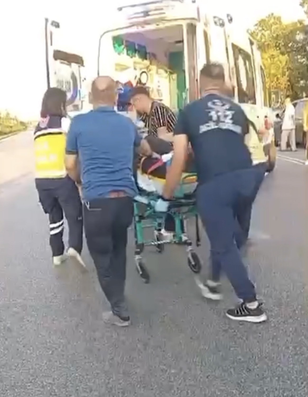 otomobilin-carptigi-elektrikli-bisiklet-surucusu-genc-kiz-hayatini-kaybetti