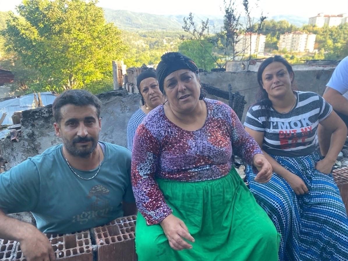 piknik-tupleri-bomba-gibi-patladi-iki-gecekondu-kule-dondu