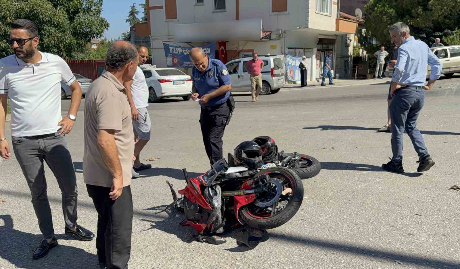 samsunda-motosiklet-ile-otomobil-calismasi-sonucu-2-kisi-yaralandi