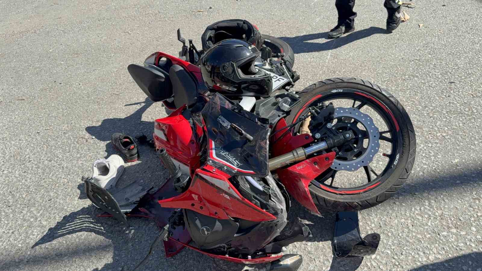 samsunda-motosiklet-ile-otomobil-calismasi-sonucu-2-kisi-yaralandi