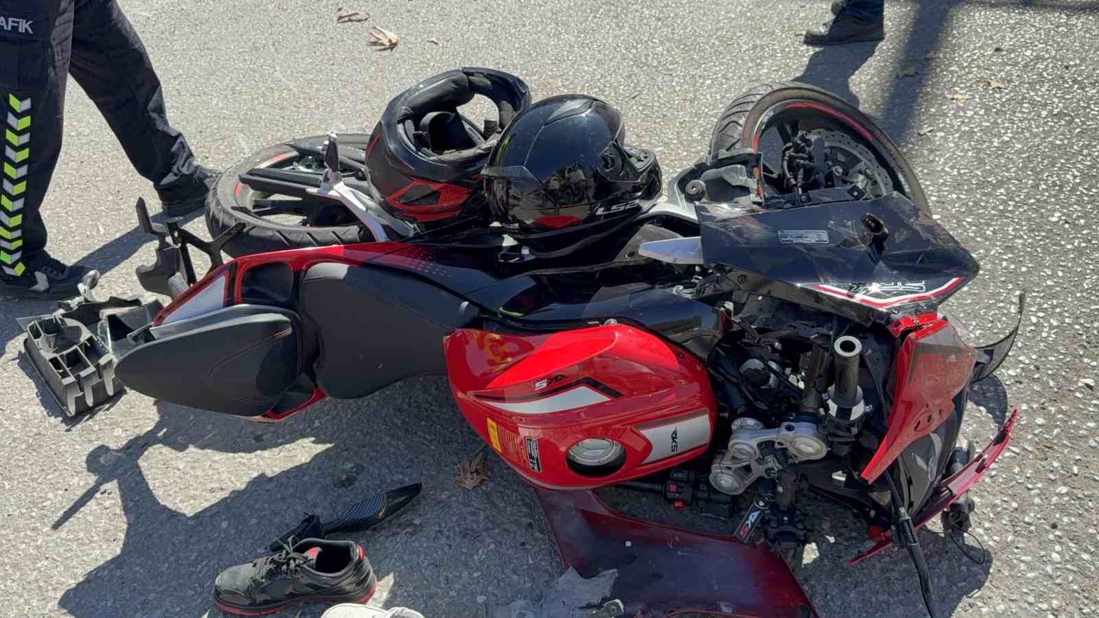 samsunda-motosiklet-ile-otomobil-calismasi-sonucu-2-kisi-yaralandi