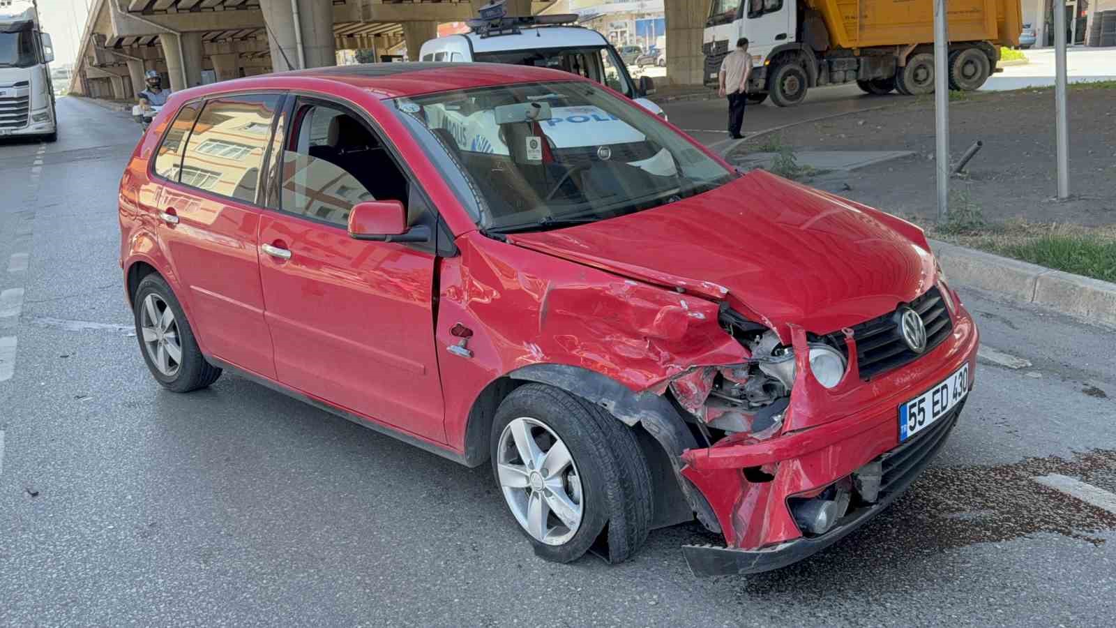 samsunda-motosiklet-ile-otomobil-calismasi-sonucu-2-kisi-yaralandi