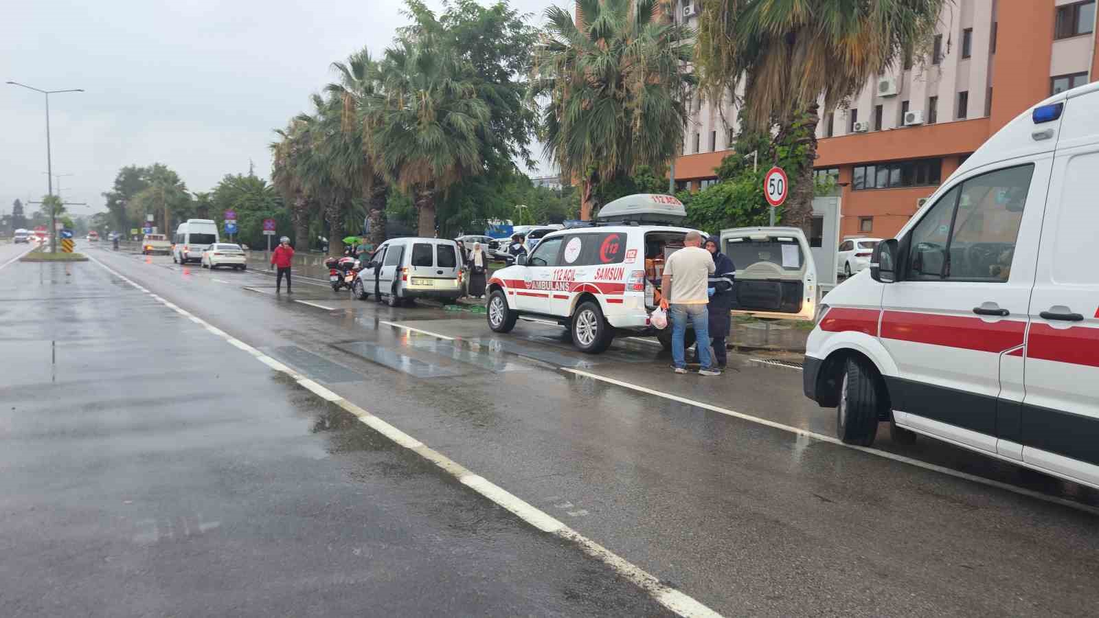 samsunda-motosiklet-yayaya-carpti-2-yarali