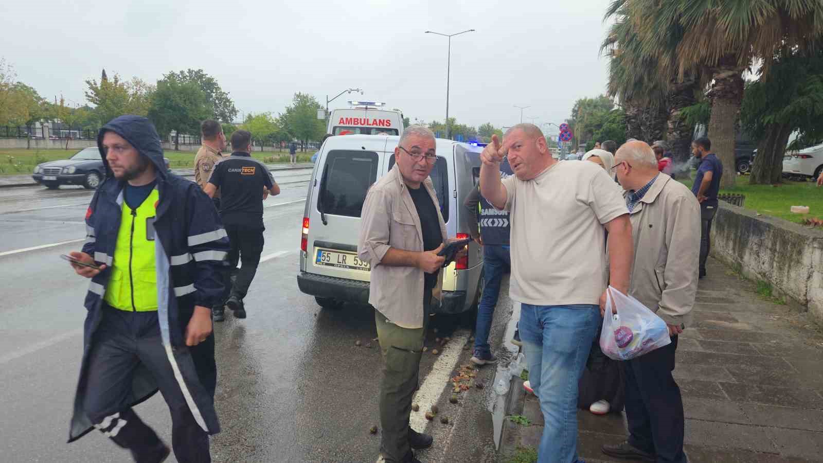 samsunda-motosiklet-yayaya-carpti-2-yarali