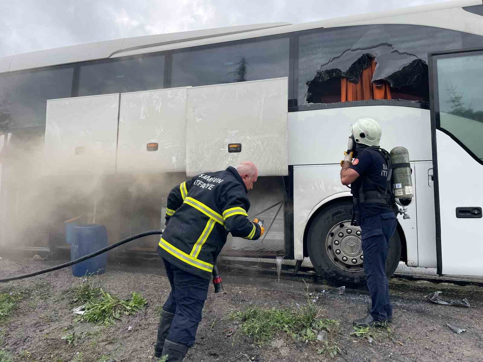 samsunda-otobus-yangini-yolcular-tahliye-edildi