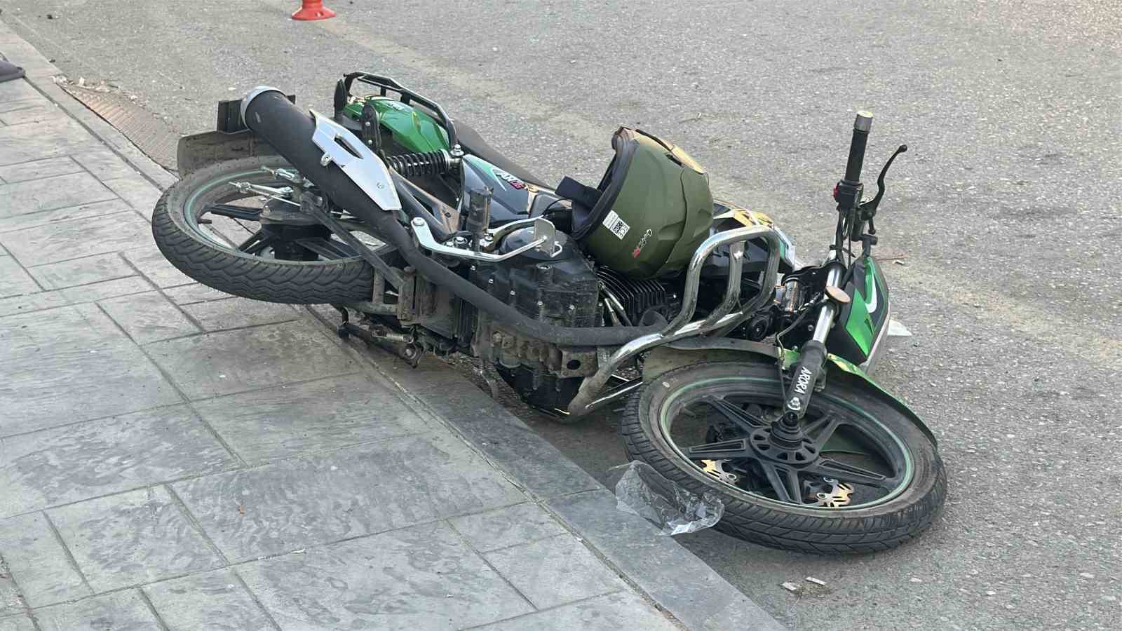 samsunda-otomobil-ile-motosiklet-carpisti-1-yarali