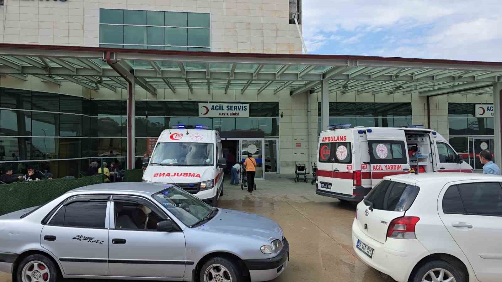 samsunda-otomobil-sarampole-devrildi-1i-bebek-3-yarali
