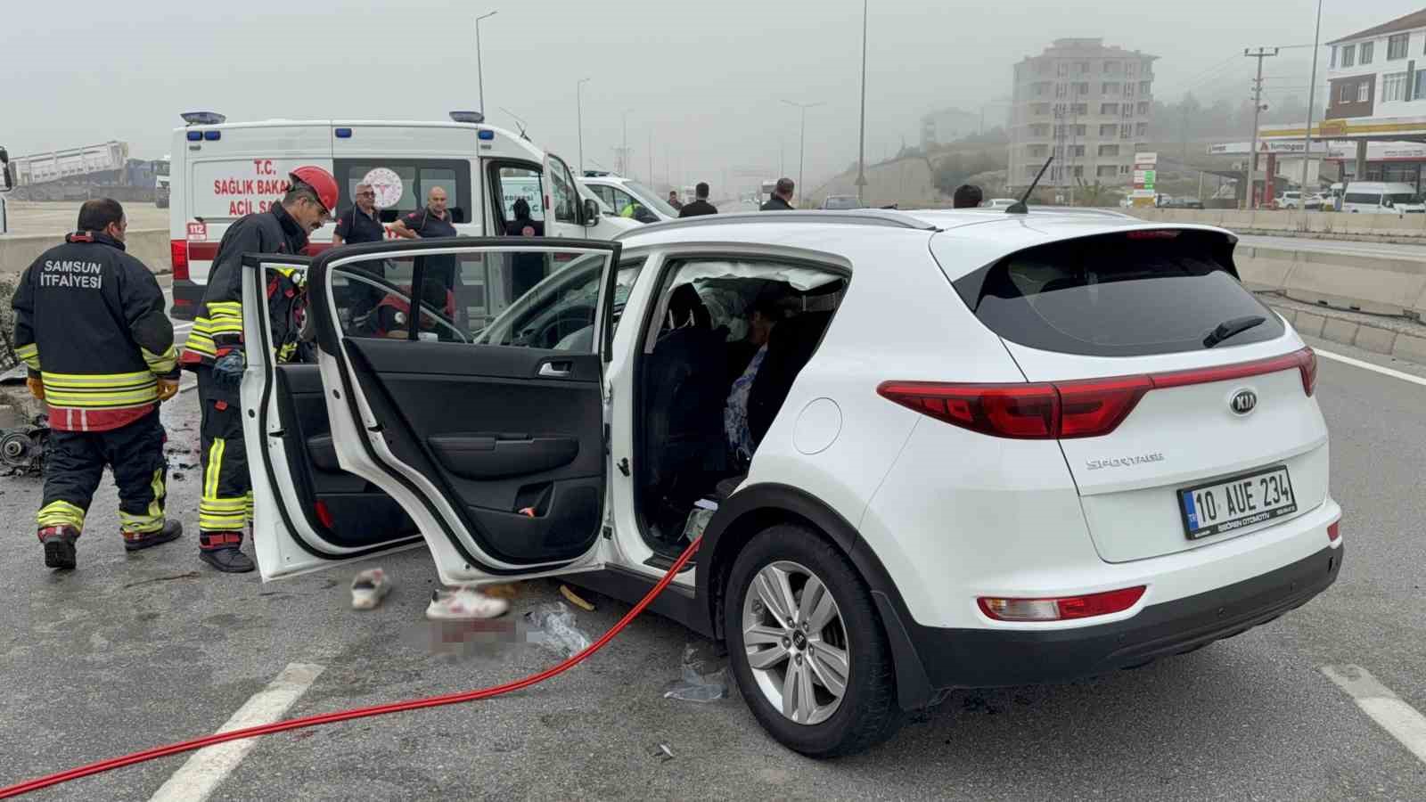 samsunda-suv-arac-direge-carpti-1-olu-3-yarali