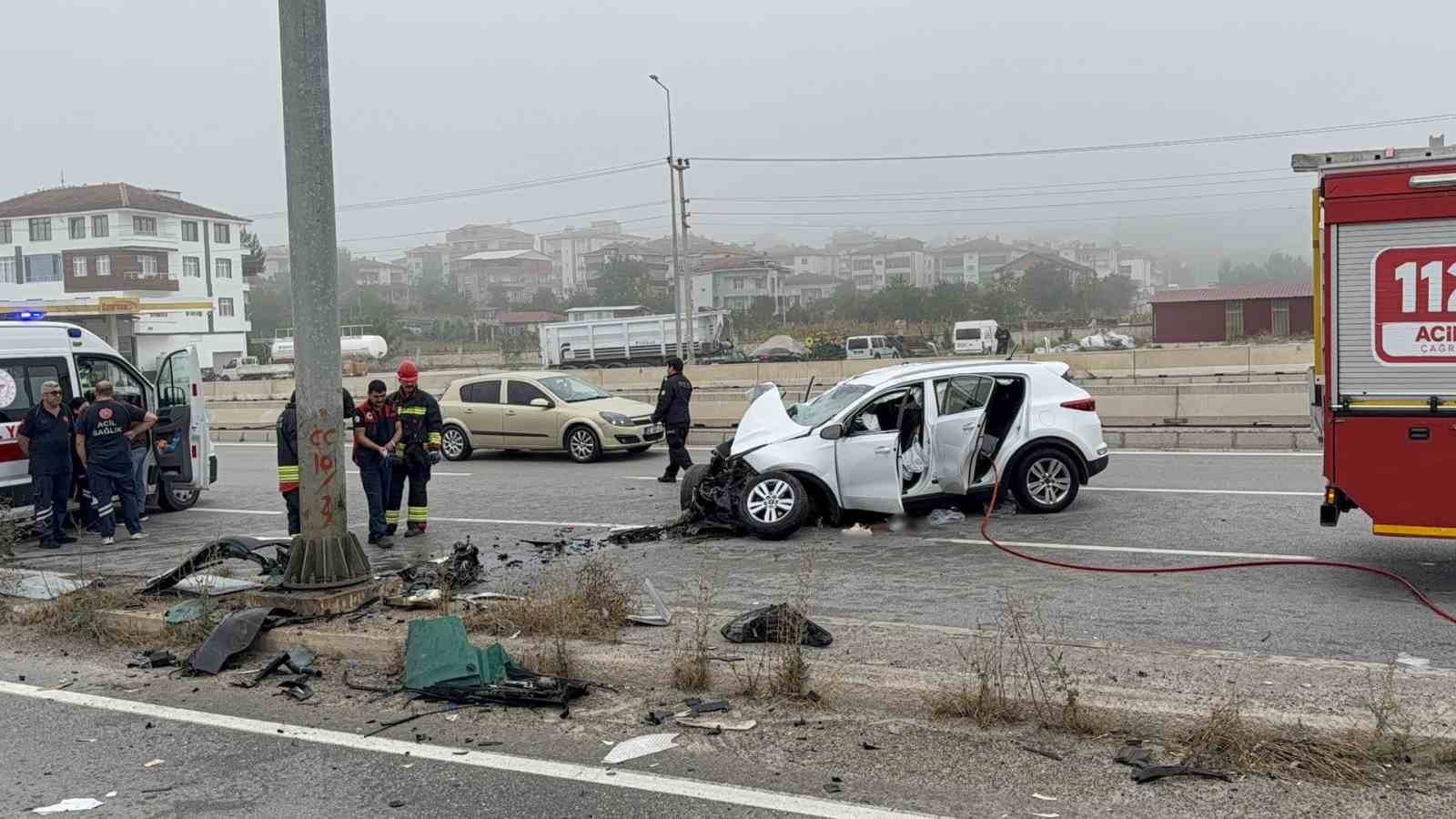 samsunda-suv-arac-direge-carpti-1-olu-3-yarali