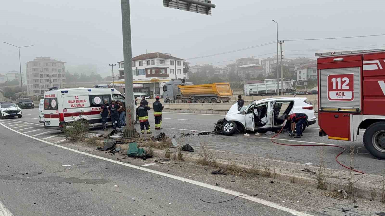 samsunda-suv-arac-direge-carpti-1-olu-3-yarali