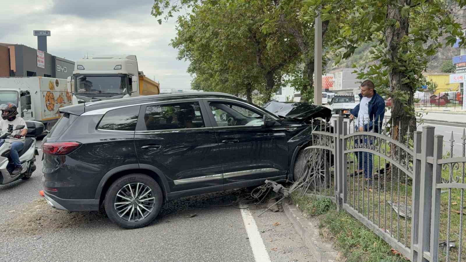 samsunda-suv-arac-ile-otomobil-carpisti-2-yarali
