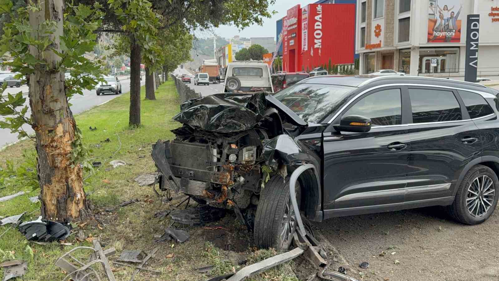 samsunda-suv-arac-ile-otomobil-carpisti-2-yarali