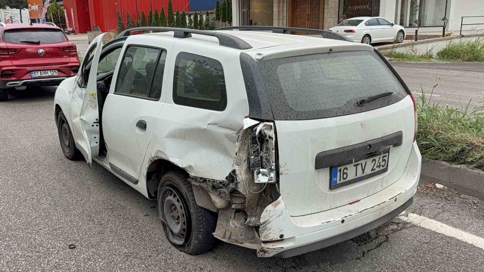 samsunda-suv-arac-ile-otomobil-carpisti-2-yarali