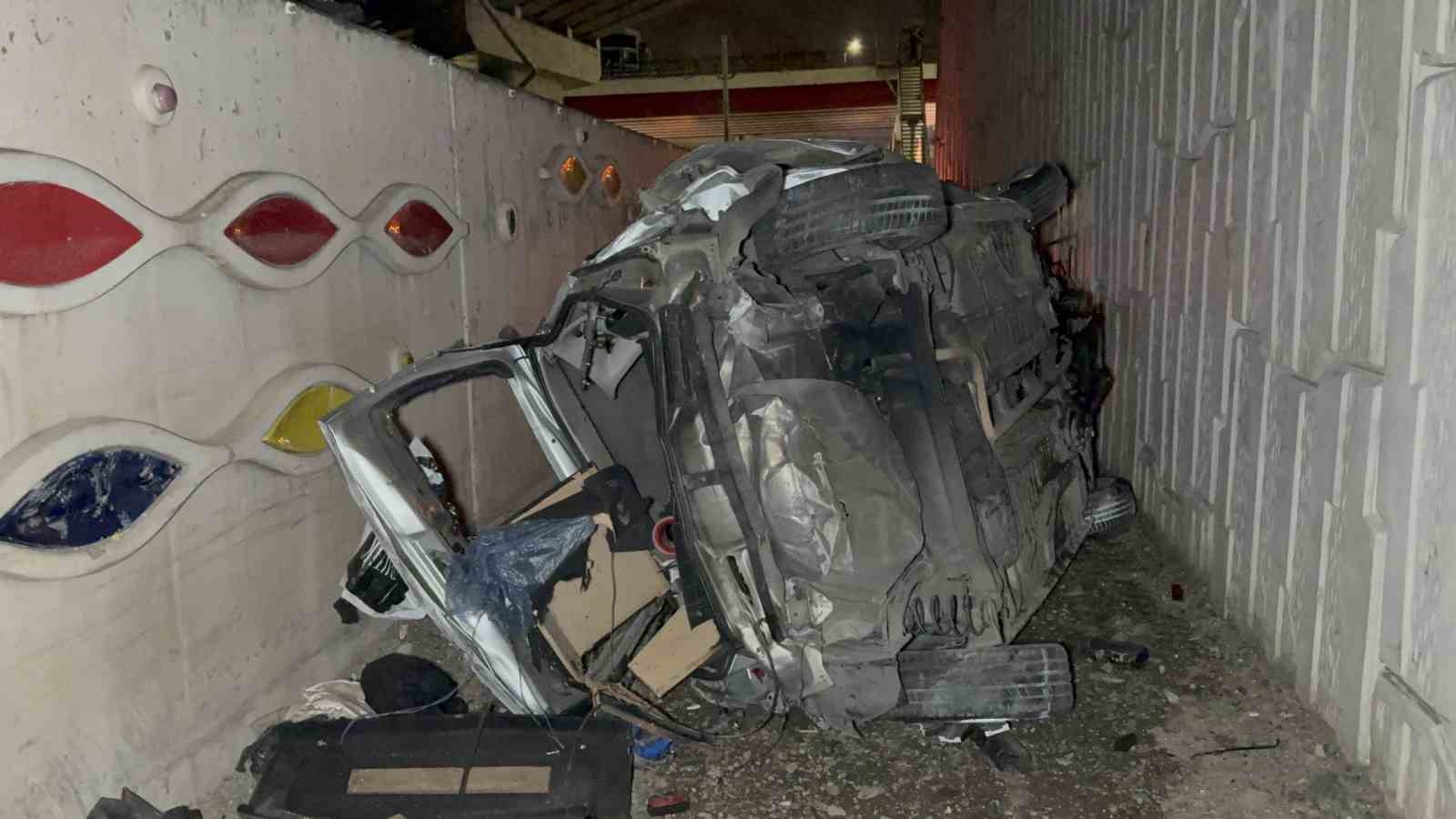samsunda-takla-atarak-hurdaya-donen-otomobilde-2-kisi-yaralandi