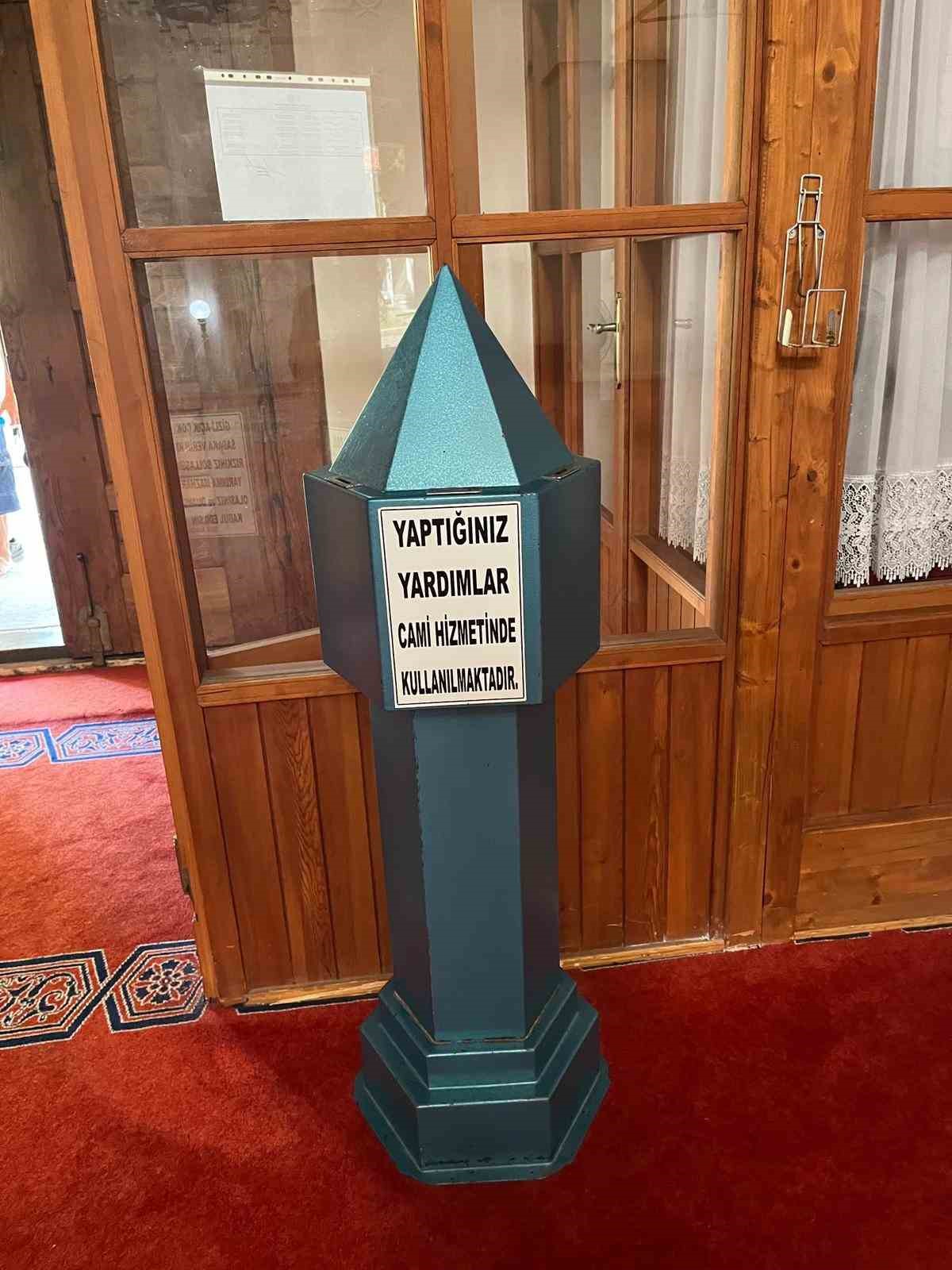 sinopta-tarihi-camide-supheli-olay-elektrik-hatti-kesildi-imam-odasinin-kapisi-zorlandi