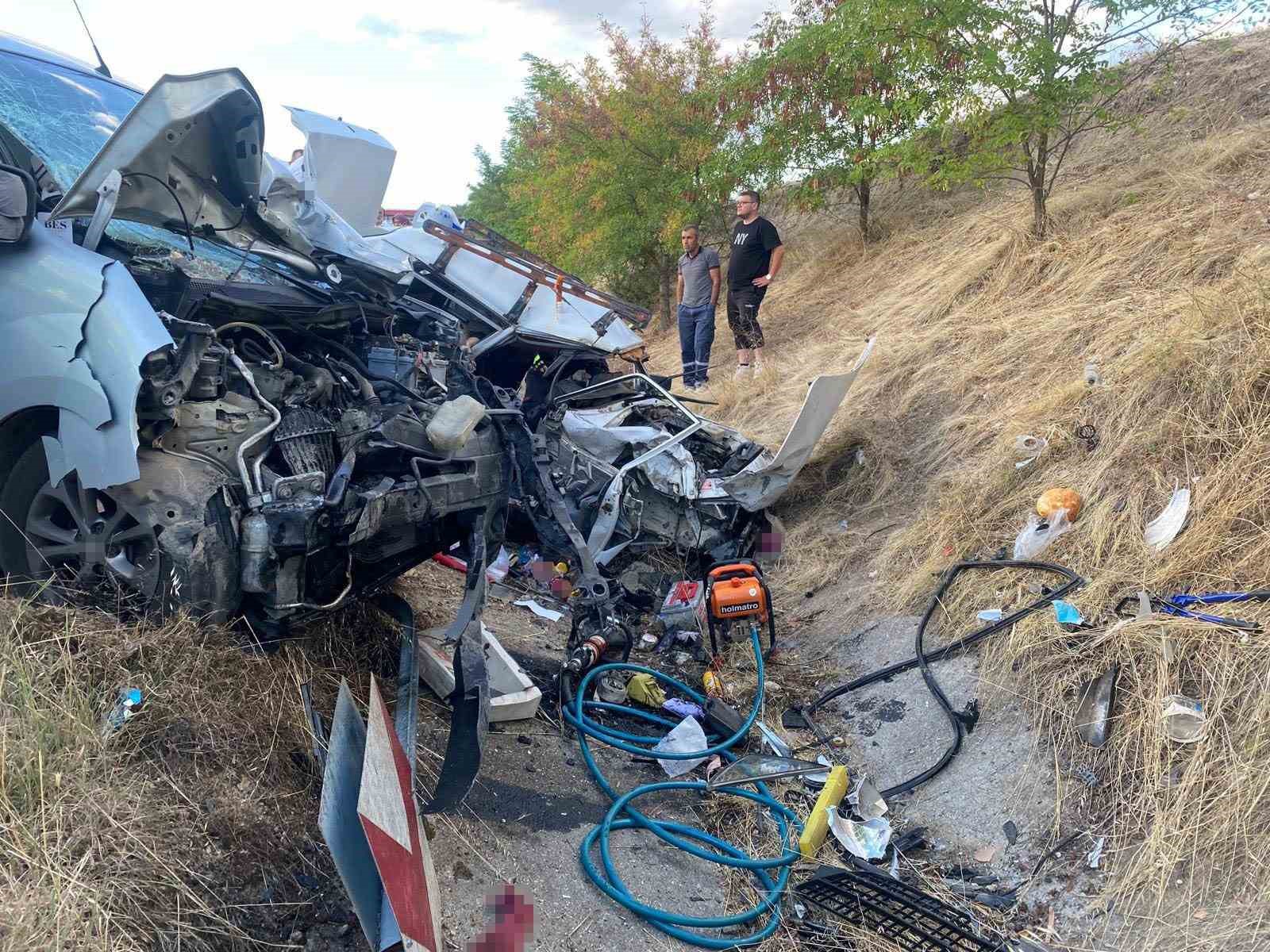 sinopta-trafik-kazasi-1-olu-5-yarali