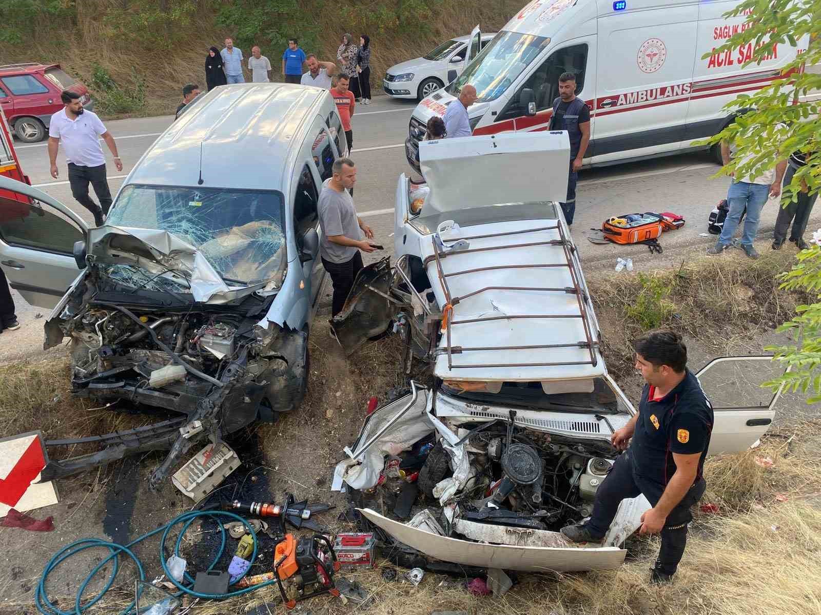 sinopta-trafik-kazasi-1-olu-5-yarali