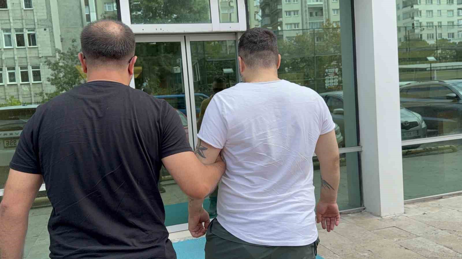 sokakta-bicakli-dehset-tanimadigi-kadini-bicaklayip-agir-yaraladi