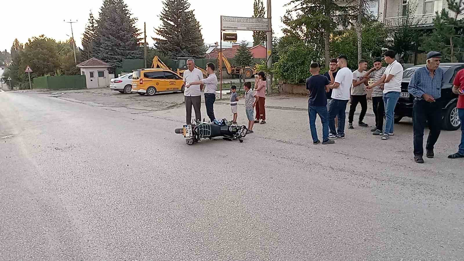 tokatta-14-yasindaki-surucunun-kullandigi-otomobil-ile-motosiklet-carpisti-1-yarali