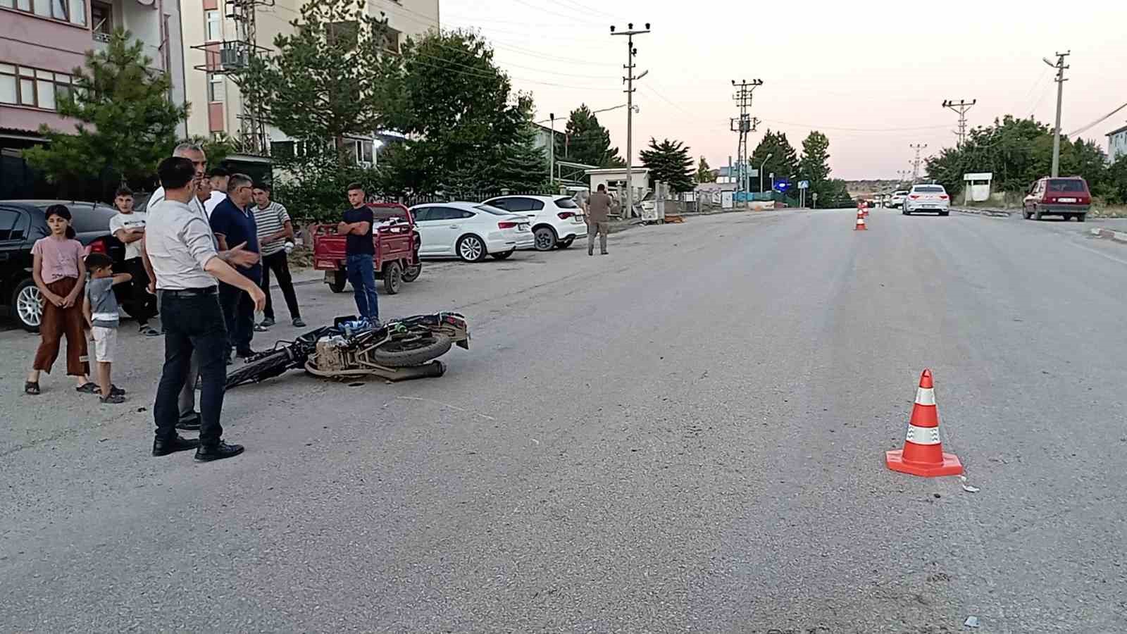 tokatta-14-yasindaki-surucunun-kullandigi-otomobil-ile-motosiklet-carpisti-1-yarali