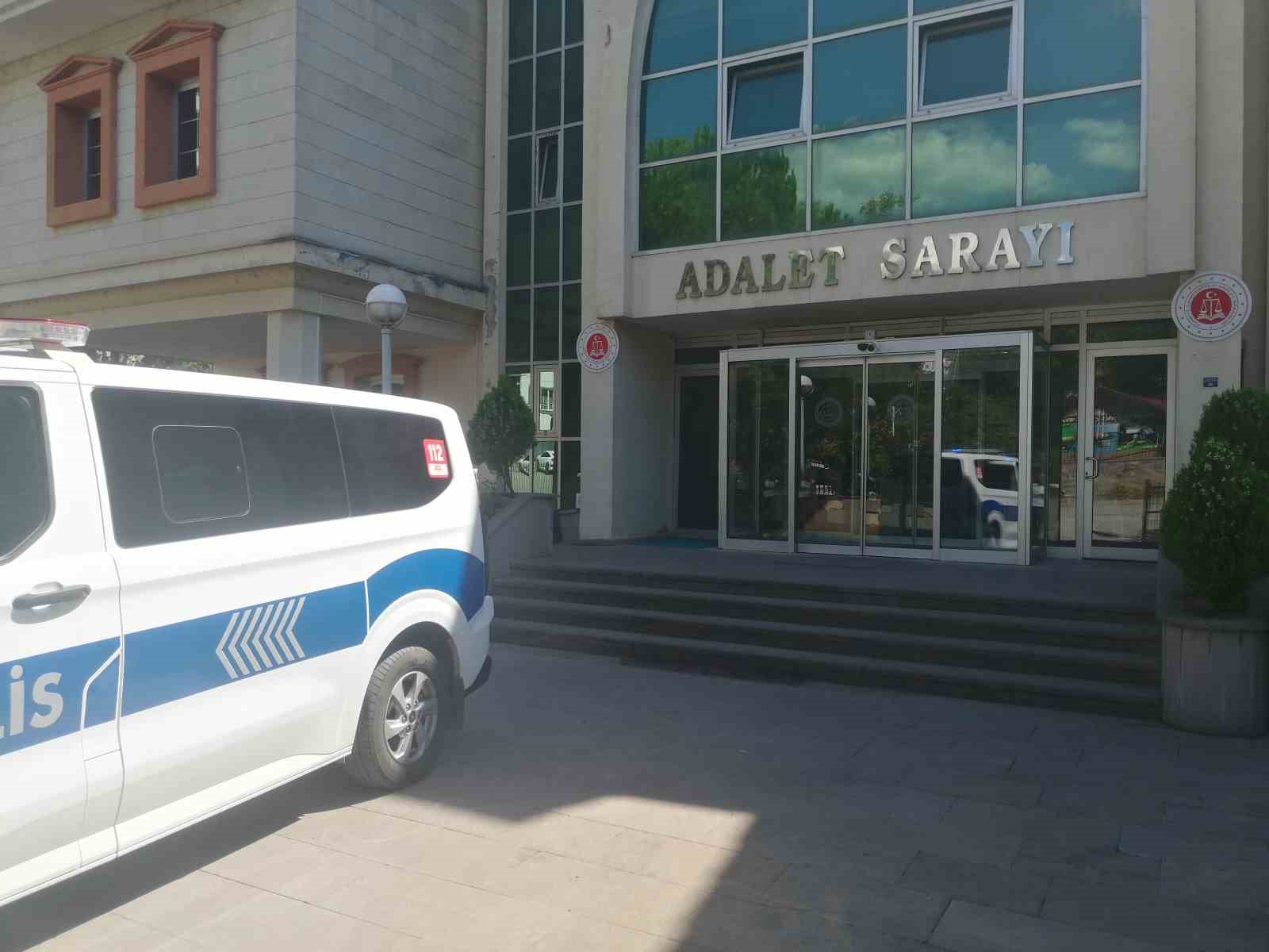 trafik-denetiminde-14-yil-49-ay-hapis-cezasiyla-aranan-hukumlu-yakalandi
